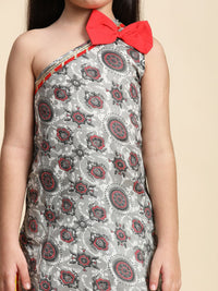 Cutiekins Girls Ethnic Motifs Printed One Shoulder Straight Kurta With Sharara & Dupatta