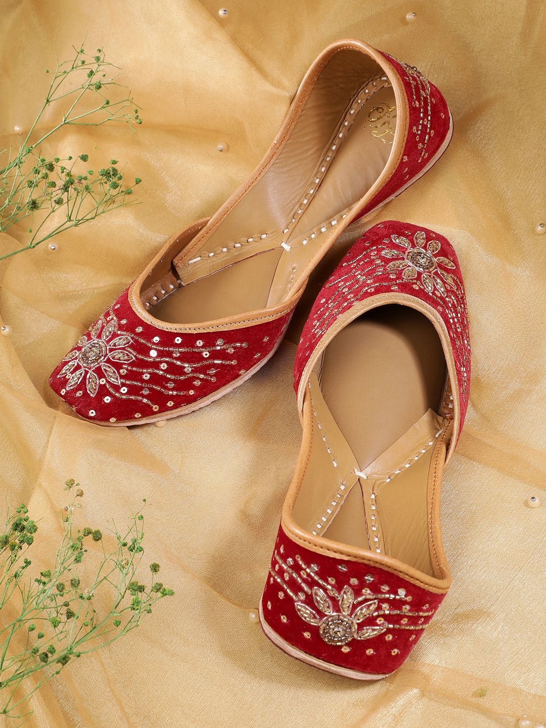House of Pataudi Women Ethnic Embellished Mojaris