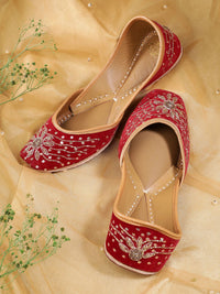 House of Pataudi Women Ethnic Embellished Mojaris
