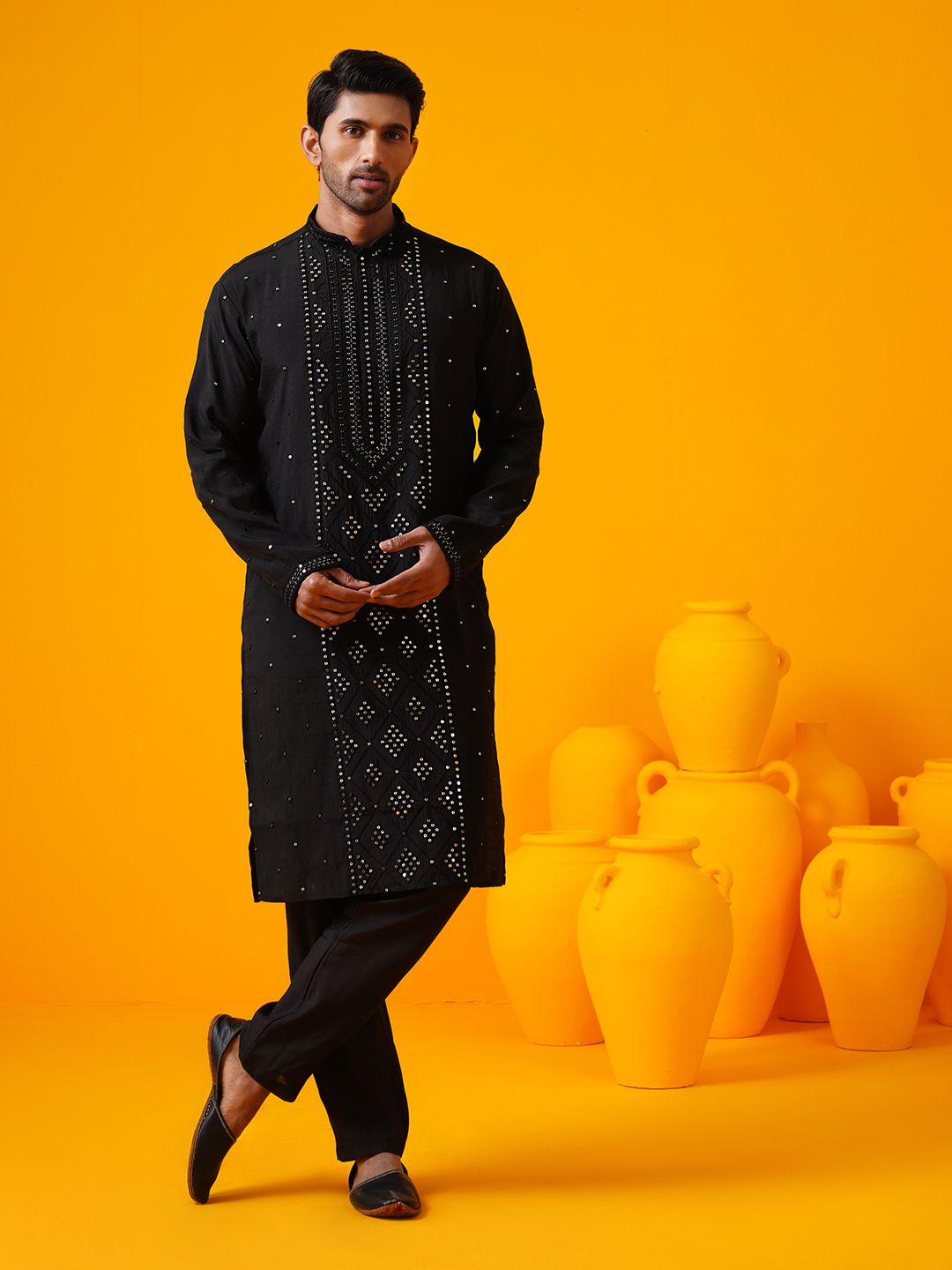SOJANYA LUXE Cermin Kolar Mandarin Bersulam Geometrik Berfungsi Kurta Lurus Dengan Seluar