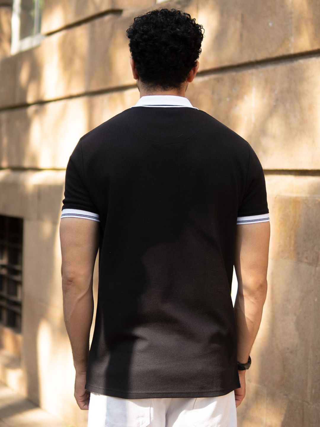 Powerlook Men Black Contrast Collar T-Shirt