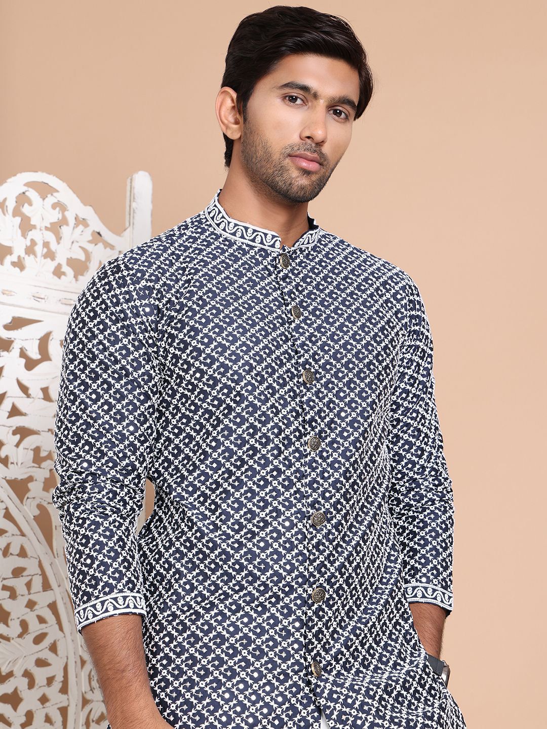 Jompers Men Geometric Embroidered Sequinned Kurta