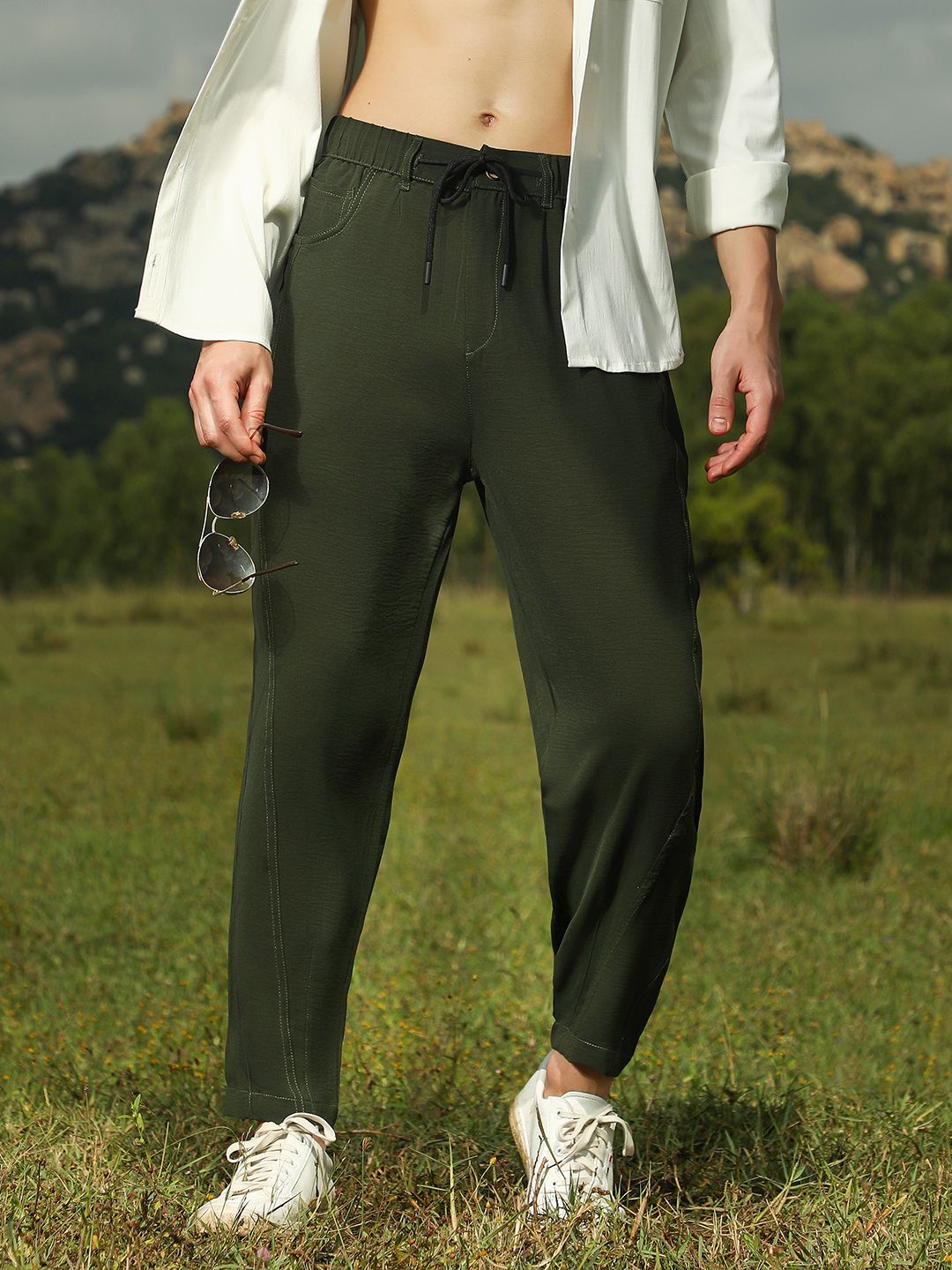 Campus Sutra Men Relaxed Fit Mid-Rise Trousers