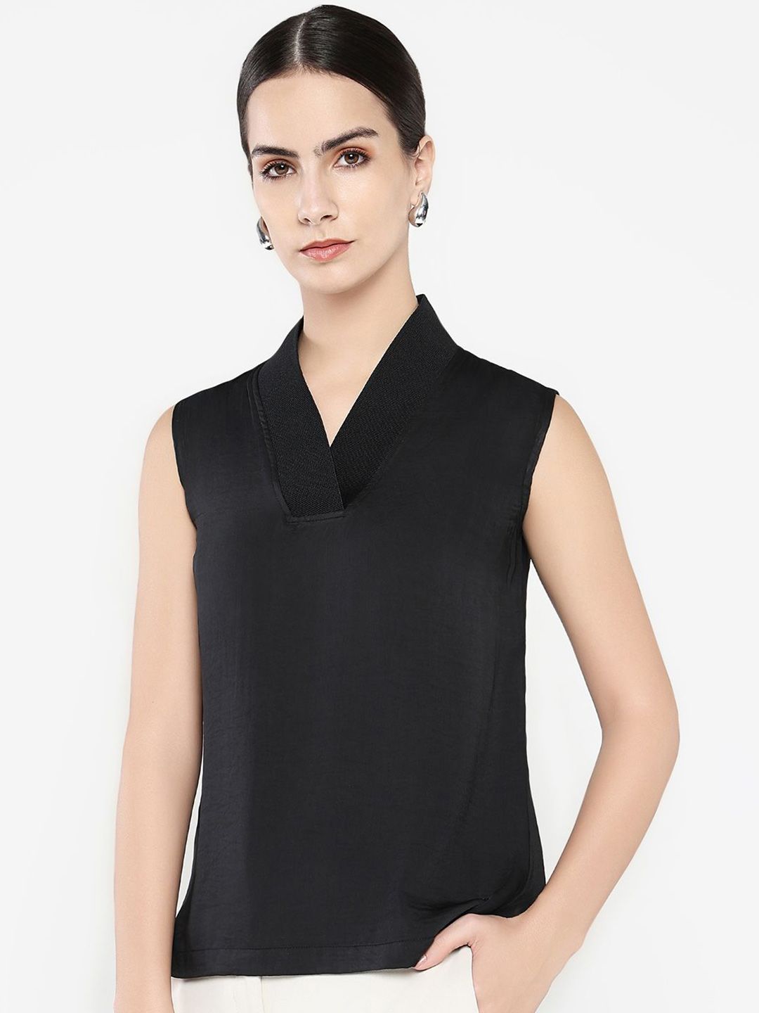 Rareism Women Solid V-Neck Top
