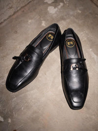 MONKSTORY Tassel Loafers Formal dengan Rose-Gold Bit Black