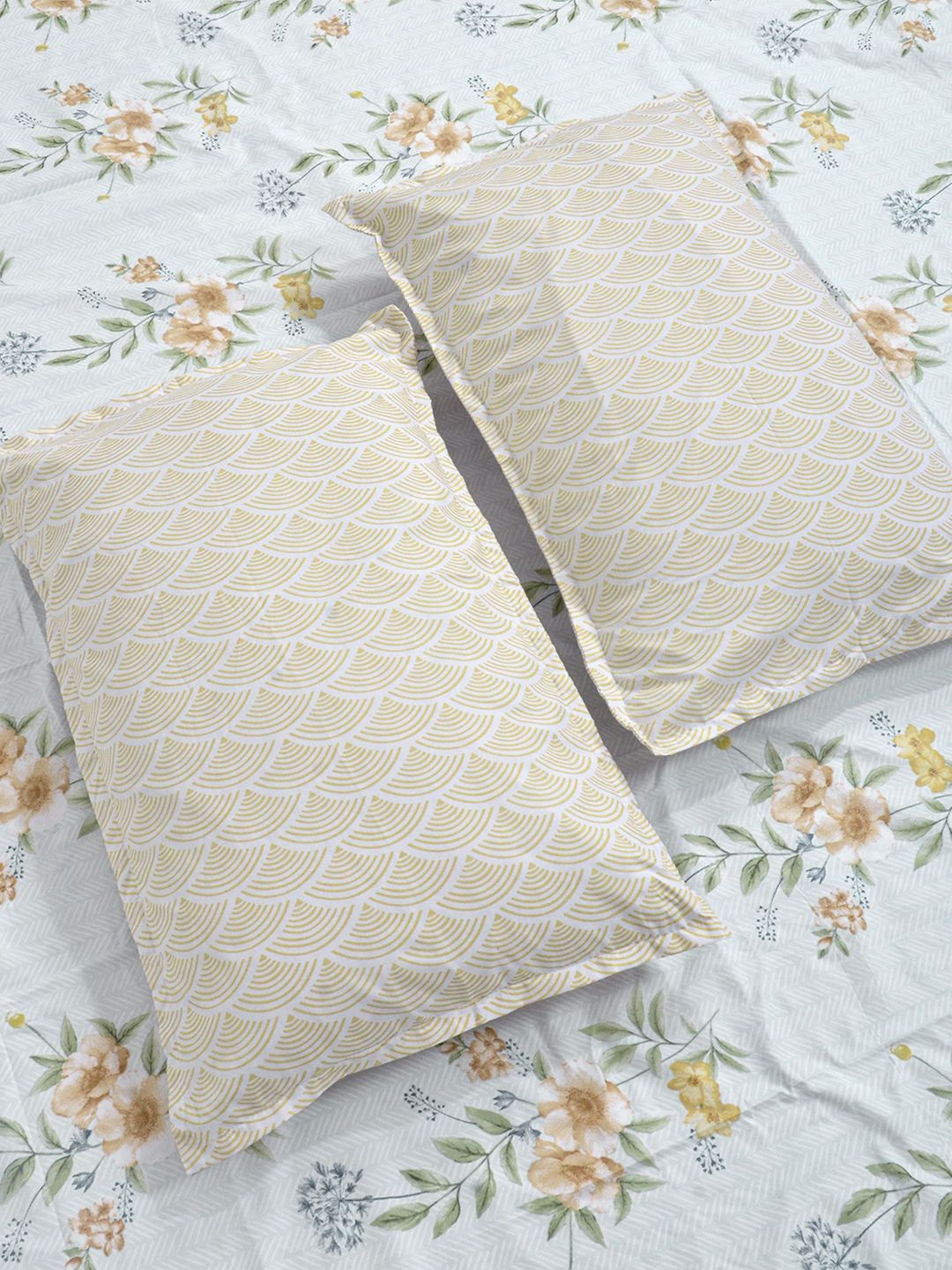 KLOTTHE Polycotton Floral Fitted 300 GSM Double Cadar dengan 2 Sarung Bantal