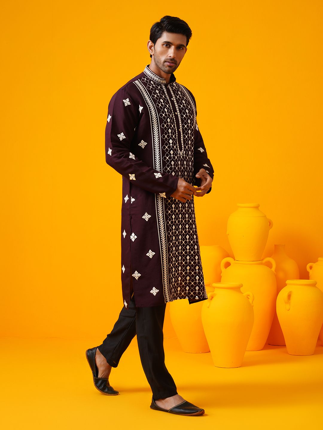 SOJANYA LUXE Kolar Mandarin Sulam Bunga Berlabuci Kurta Lurus Dengan Seluar