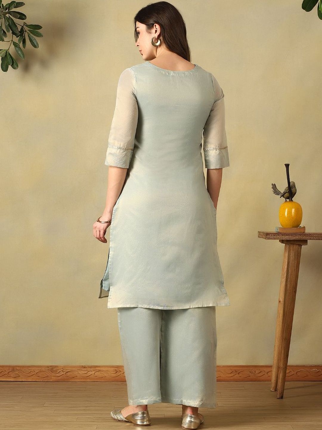 Mamicha Women Regular Thread Work Kurta with Trousers