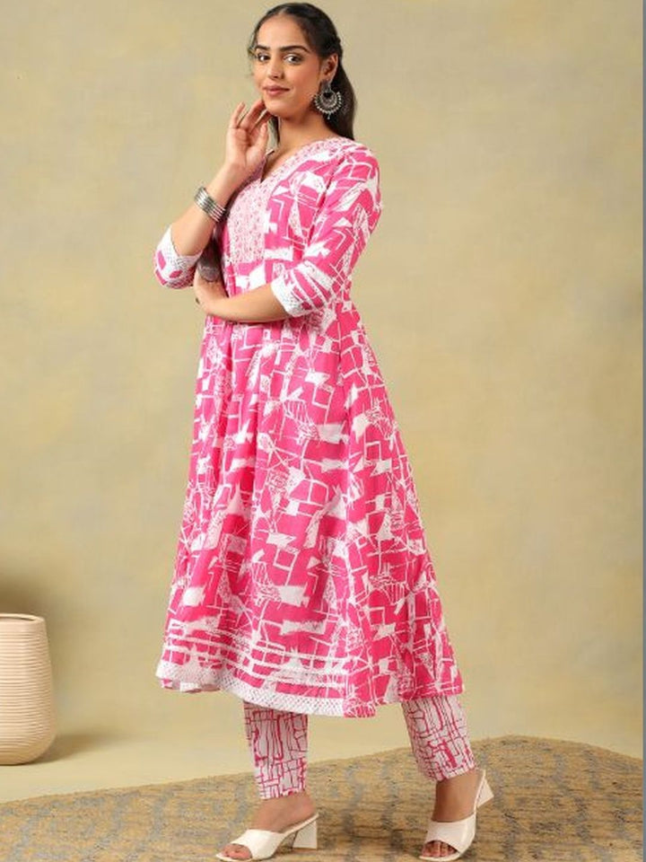 Mamicha Women Printed Regular Thread Work Pure Cotton Kurta with Trousers & With Dupatta