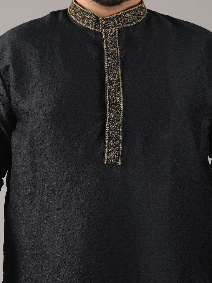 SOJANYA PLUS Size Paisley Embroidered Thread Work Band Collar Straight Kurta