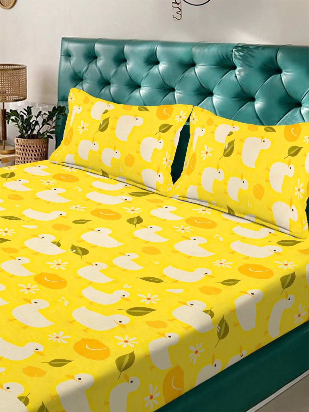 KLOTTHE Yellow & White Printed Flat 300 TC Double King Bedsheet With 2 Pillow Cover