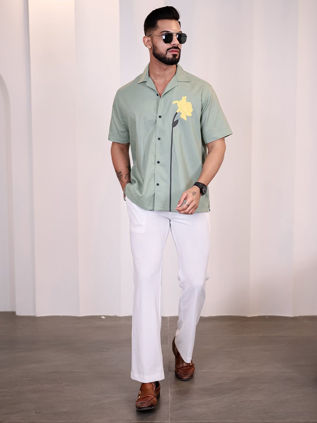 Eszett Men Floral Printed Spread Collar Cotton Casual Shirt