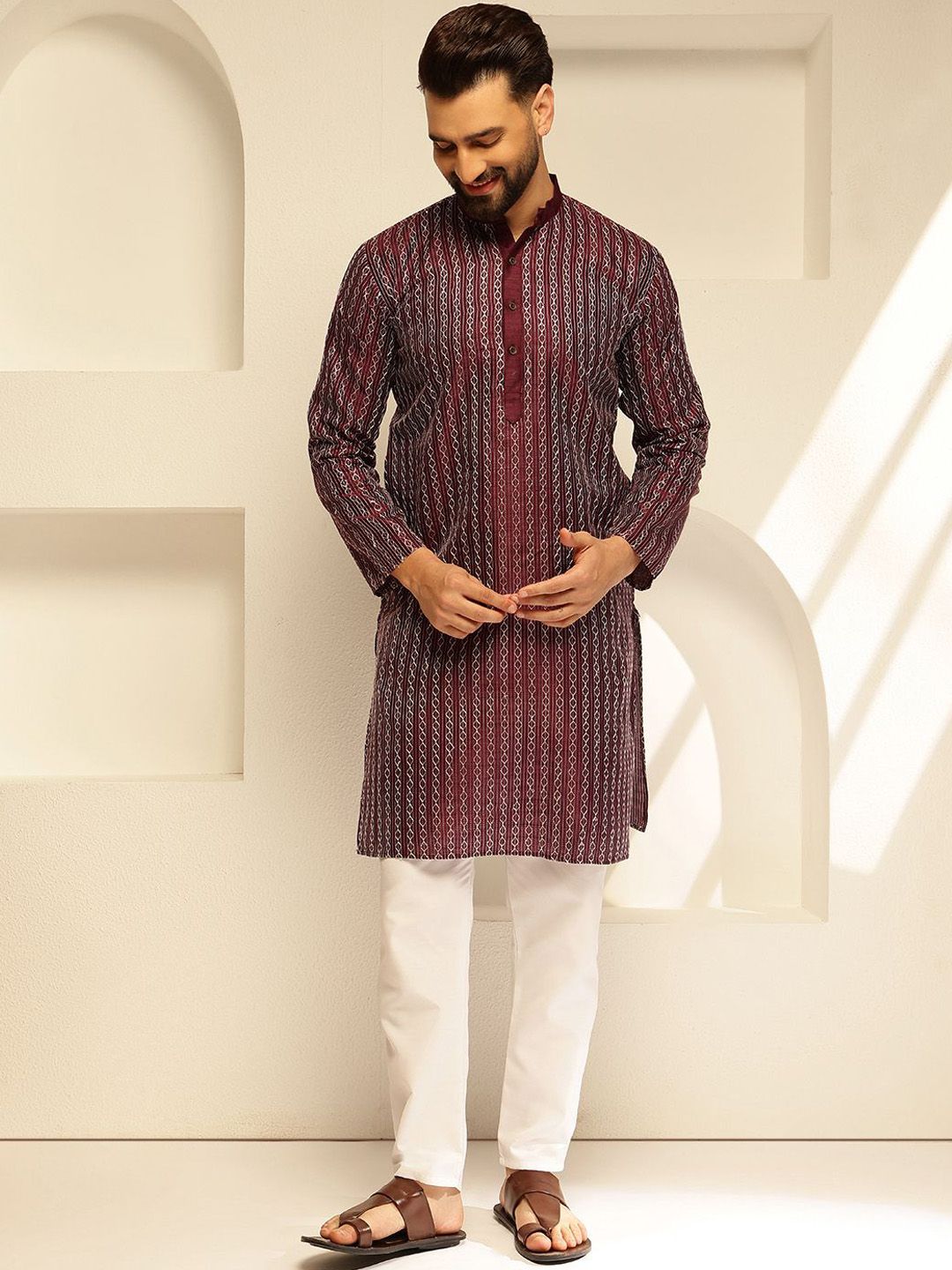 SOJANYA Geometrik Sulam Benang Kerja Mandarin Collar Straight Kurta
