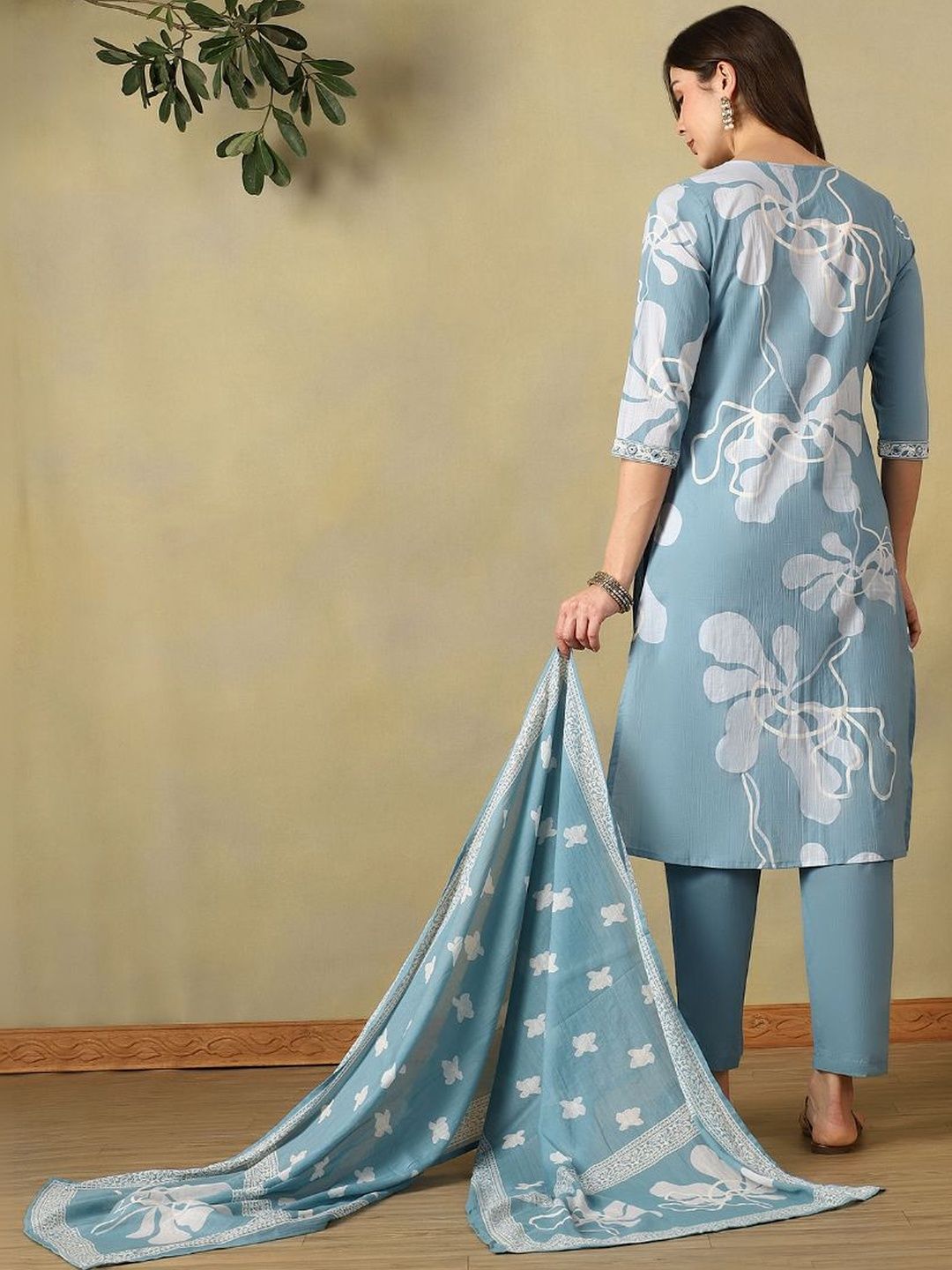 Mamicha Women Floral Printed Pleated Thread Work Pure Cotton Kurta with Trousers & With Dupatta