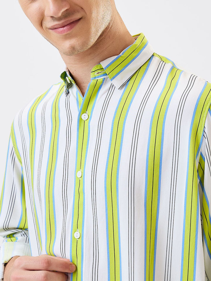 SPYKAR Men Slim Fit Spread Collar Vertical Striped Casual Shirt