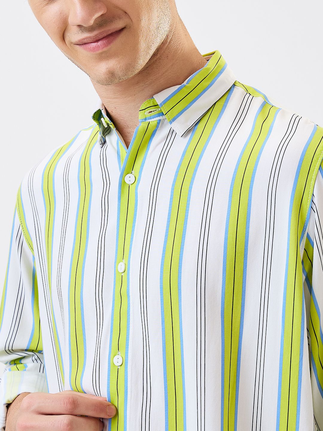SPYKAR Men Slim Fit Spread Collar Vertical Striped Casual Shirt