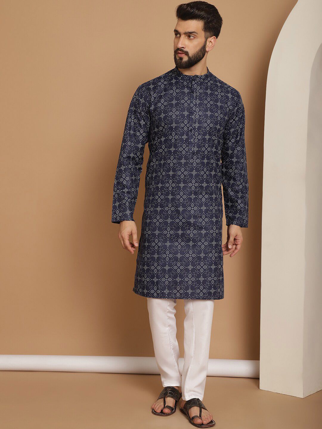 Motif Etnik Kolar Jalur Anouk Bercetak Kurta Biasa dengan Churidar
