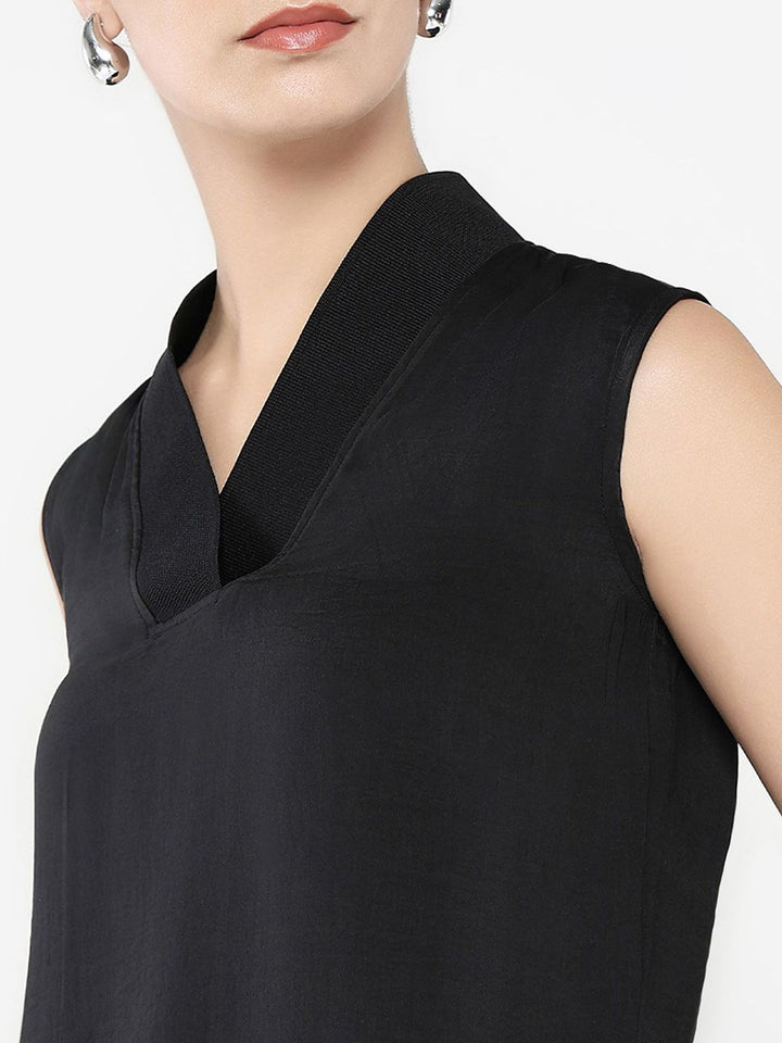 Rareism Women Solid V-Neck Top