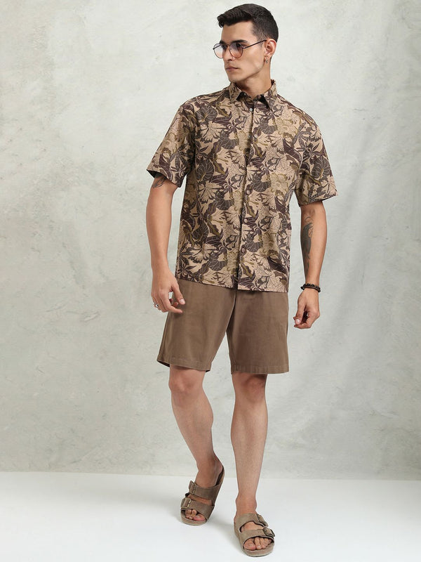 Lelaki Highlander mencetak baju besar