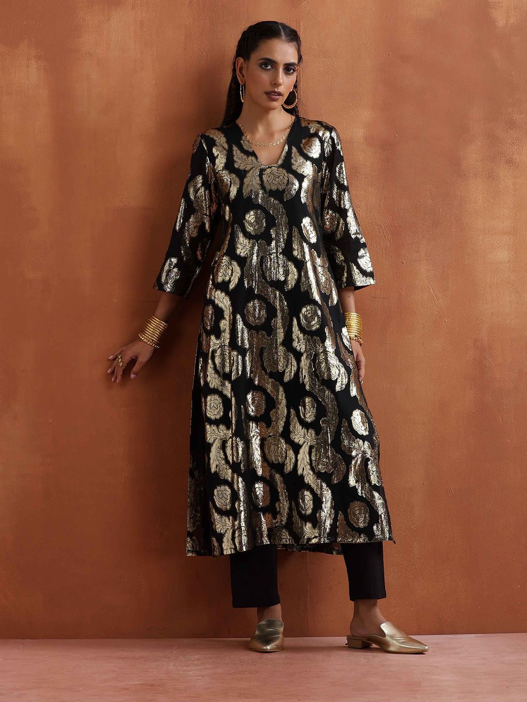 trueBrowns Floral Woven Design Straight High Slit Zari Brocade Kurta with Trousers