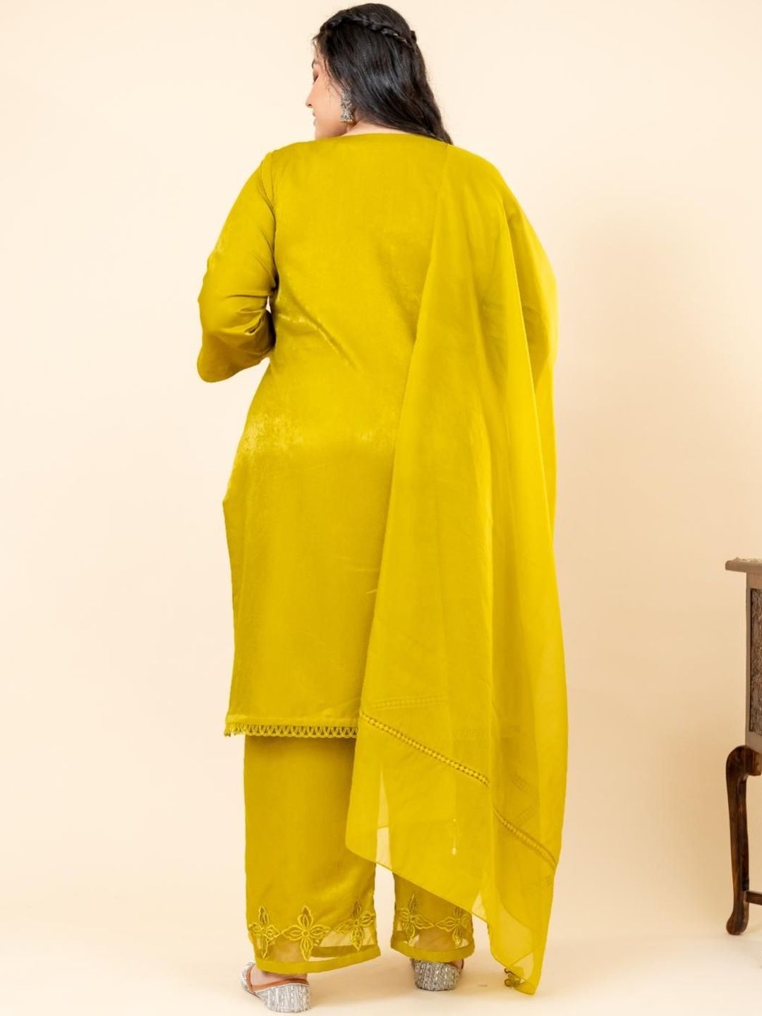 Mamicha Embroidered Round Neck Kurta Set