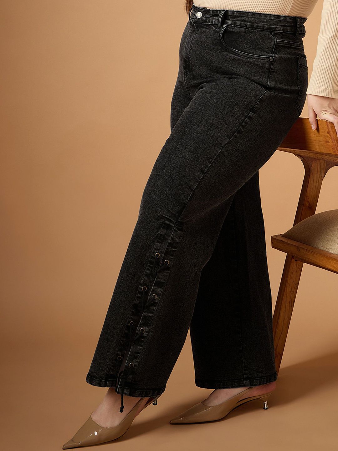 SASSAFRAS Curve Women Straight Fit Light Fade Acid Wash Stretchable Jeans