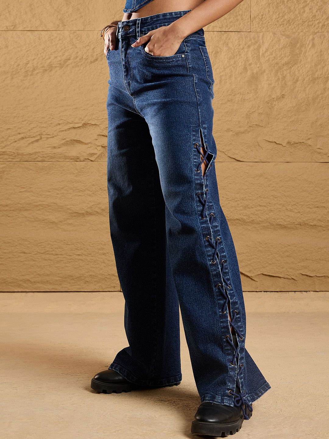 SASSAFRAS Women Straight Fit High-Rise Low Distress Stretchable Jeans