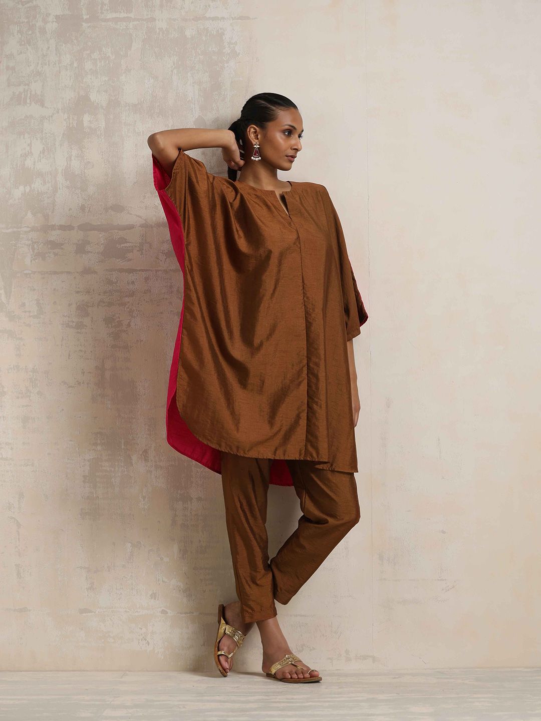 trueBrowns Colourblocked Notched Round Neck Tunic With Trousers
