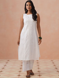 Rumah Wanita Chikankari Motif Etnik Sulam Chikankari White Romance Kurta
