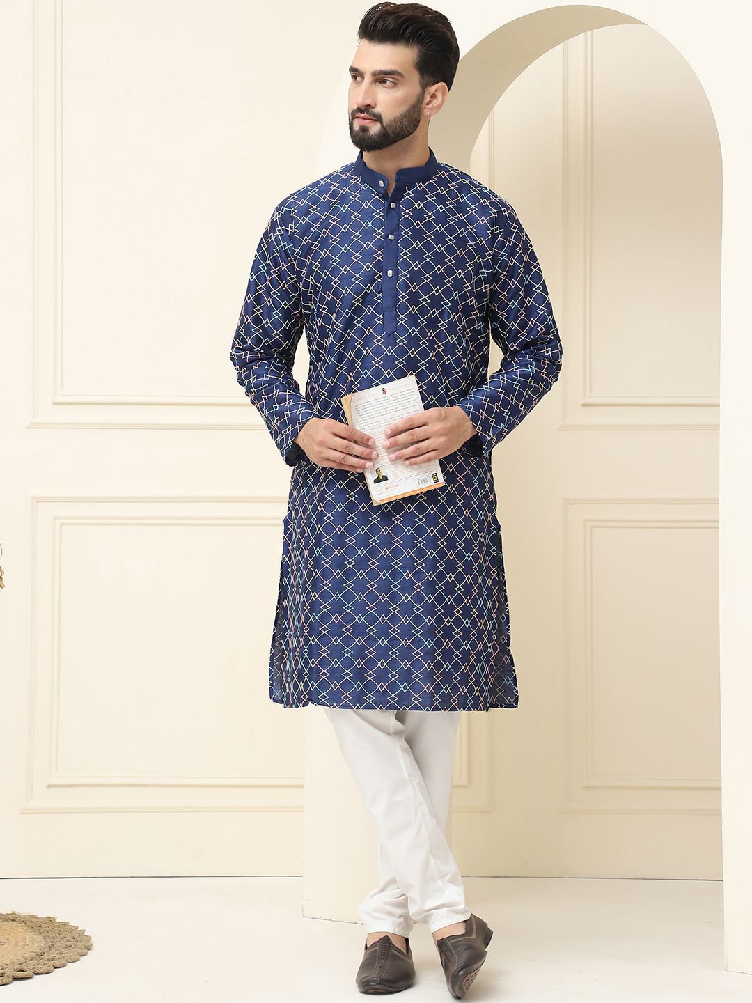 SOJANYA Geometric Embroidered Regular Thread Work Cotton Silk Kurta With Pyjama