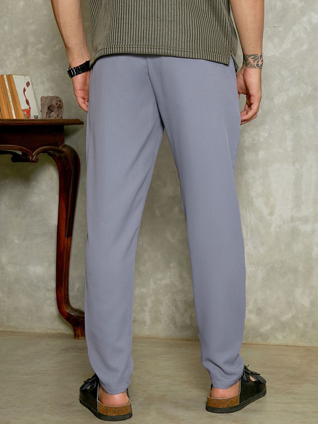 Campus Sutra Men Comfort Relaxed Fit Mid-Rise Trousers