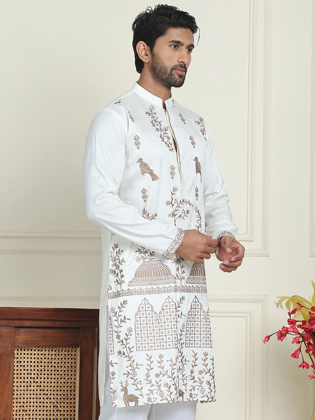 Jompers Ethnic Motifs Embroidered Mandarin Collar Thread Work Straight Kurtas