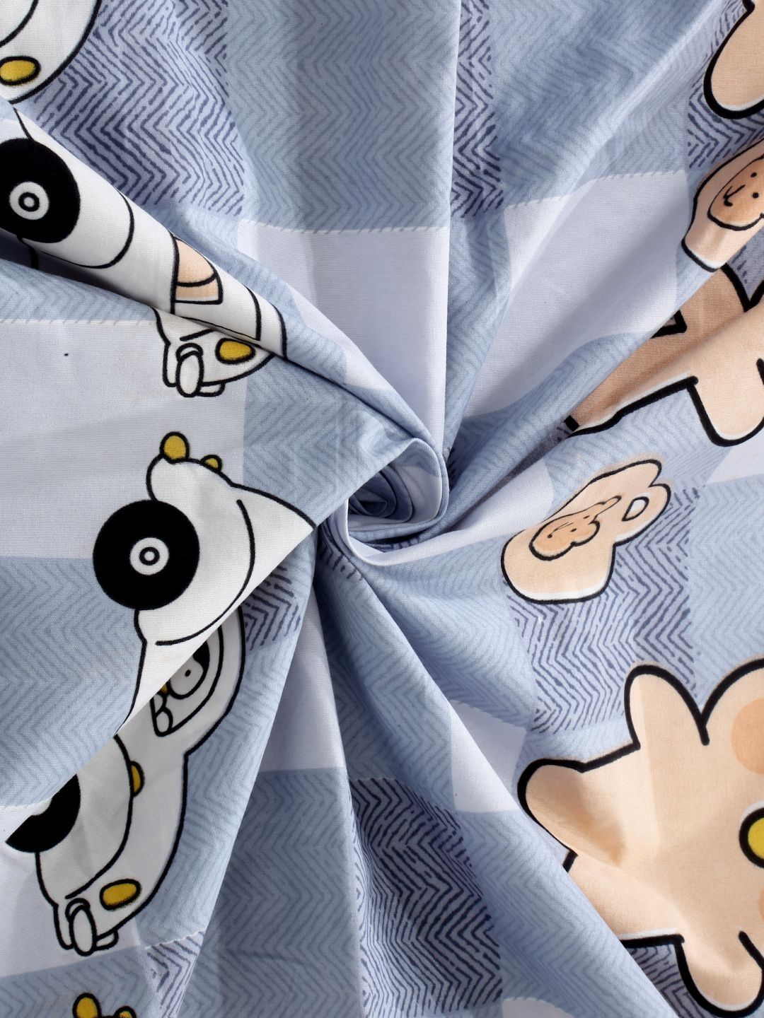 Myntra Elegant Homes Watak Kartun Biru & Kuning Dilengkapi 300 TC Cadar King dengan 2 Sarung Bantal