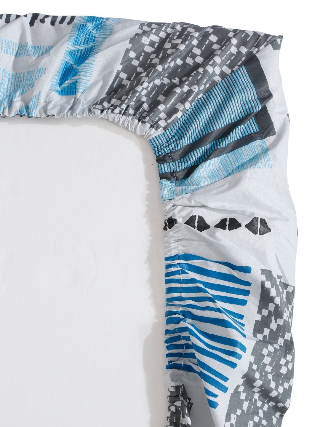 Myntra Elegant Homes Blue & White Geometric 400 TC King Bedsheet with 2 Pillow Covers