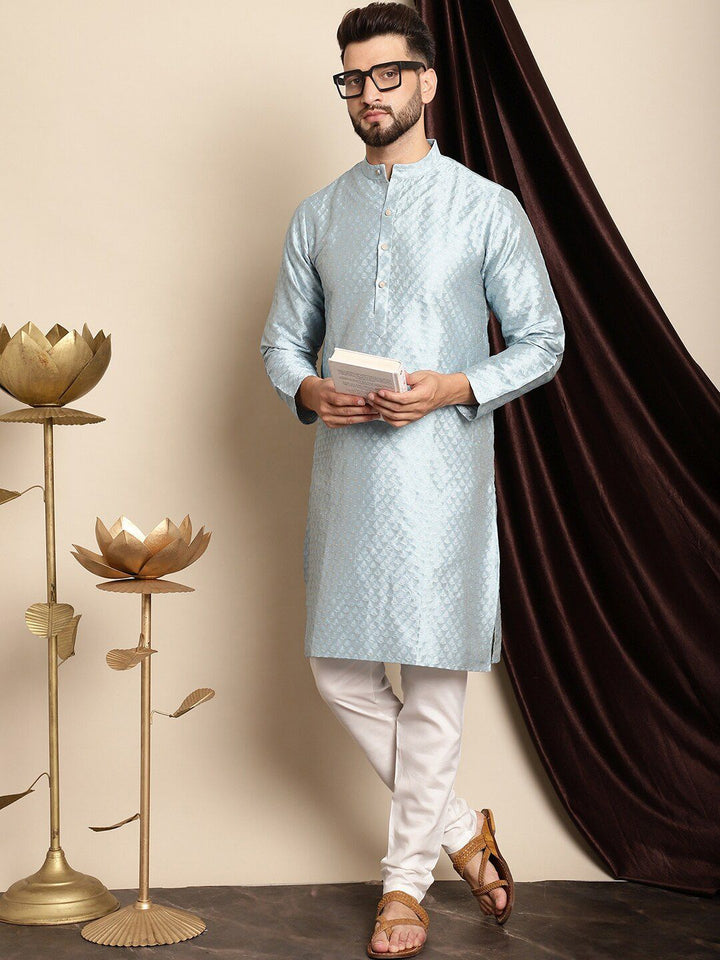 Motif Etnik Biru Anouk Tenunan Direka Jacquard Sutera Kurta Biasa dengan Churidar