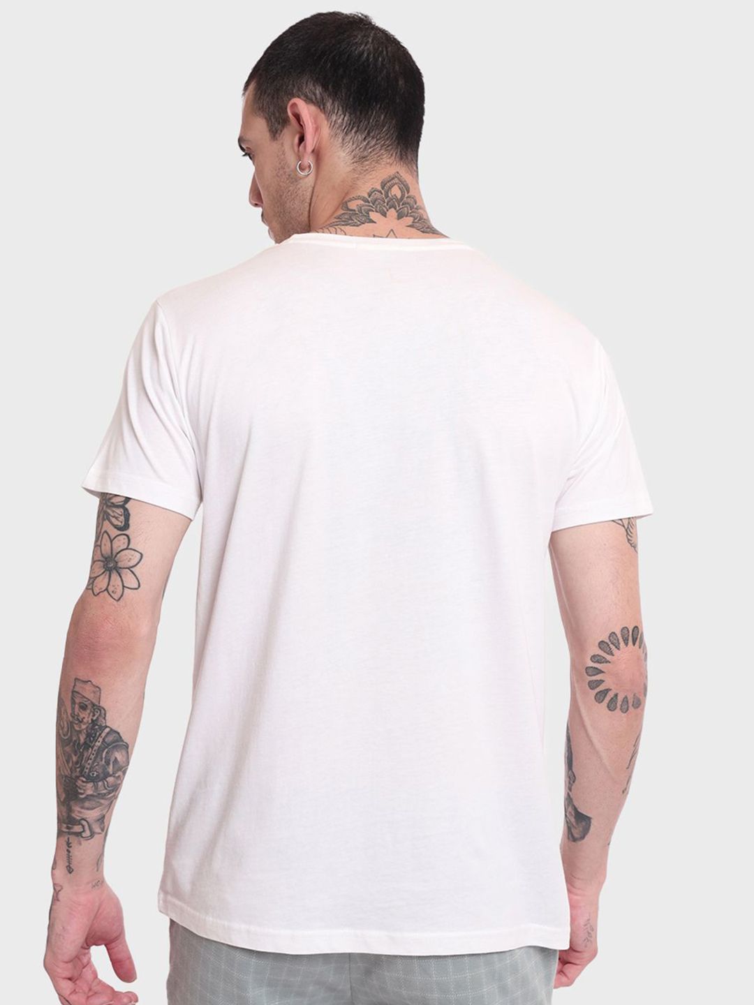 Bewakoof Men Graphic Printed Round Neck Pure Cotton T-shirt