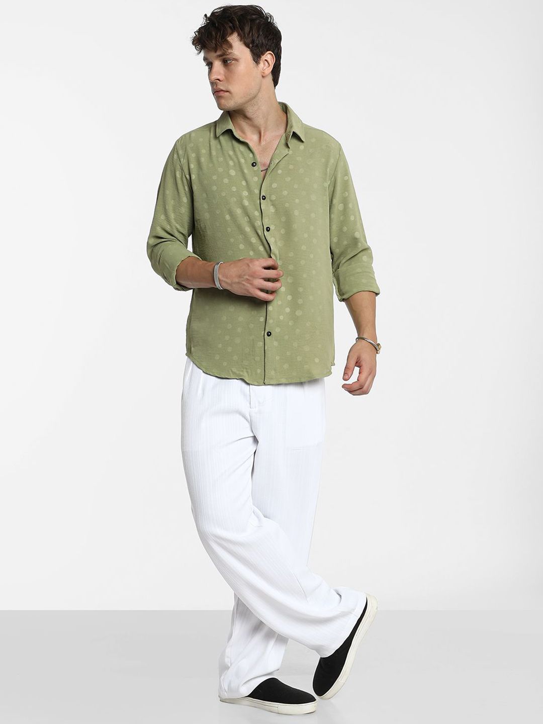 Campus Sutra Men Comfort Spread Collar Polka Dots Casual Shirt