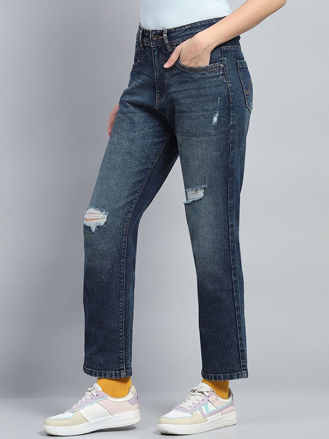 Monte Carlo Women Cotton Straight Fit Mildly Distressed Heavy Fade Jeans
