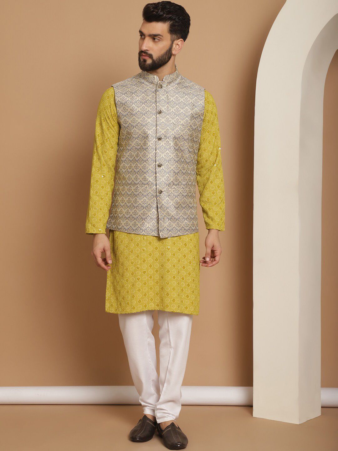 Kurta Sulam Geometik Lelaki Anouk Dengan Jaket Nehru Rekaan Churidar & Tenunan