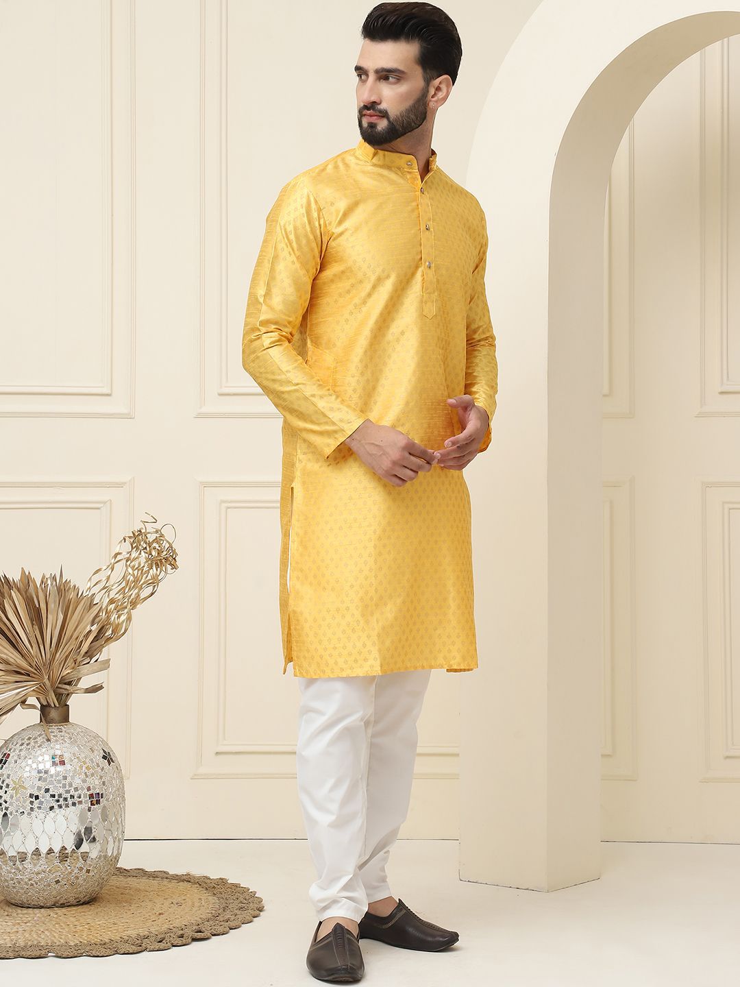 SOJANYA Motif Etnik Printed Mandarin Collar Silk Cotton Straight Kurta with Pajama