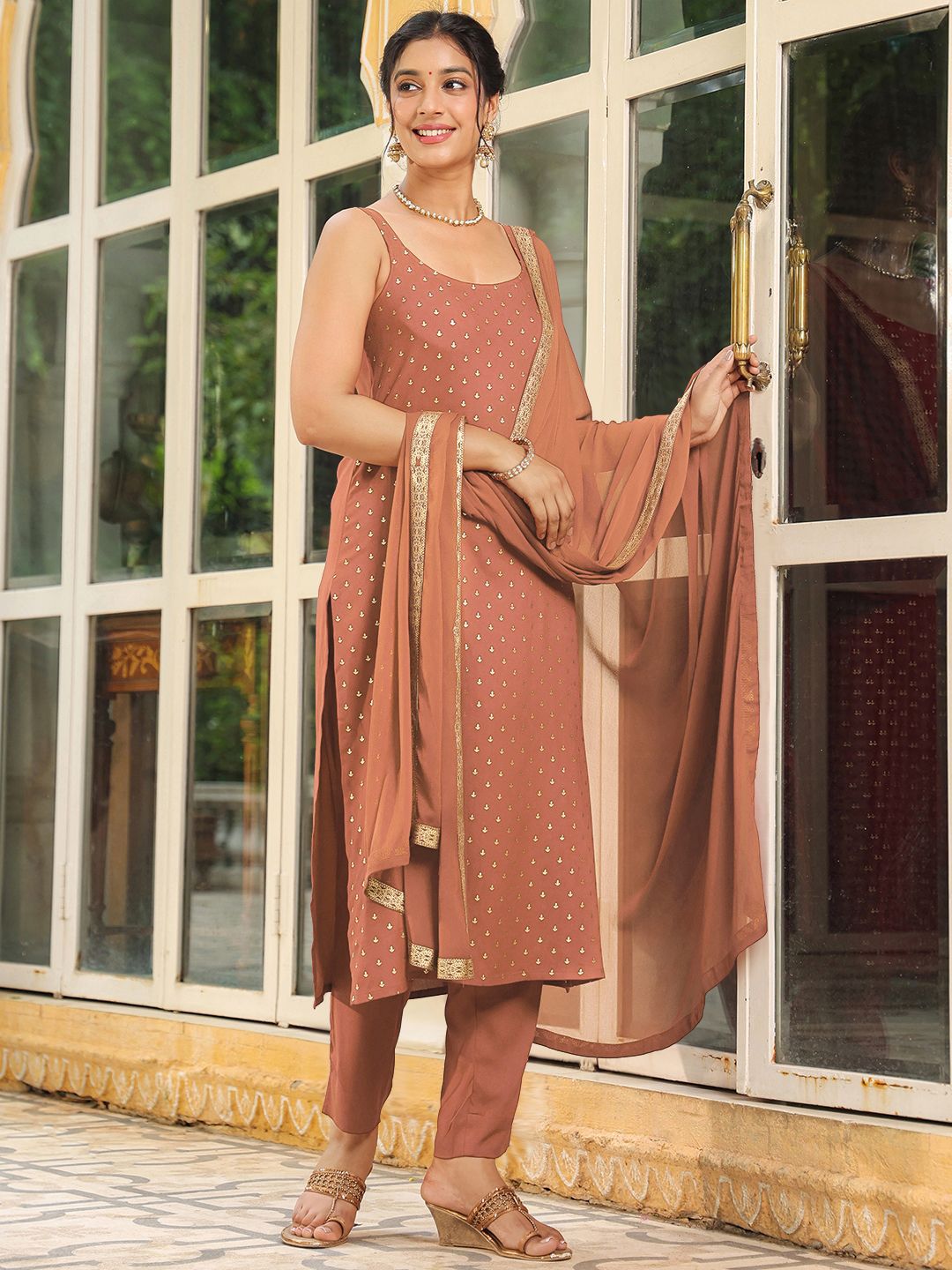 Janasya Floral Printed Square Neck Sleeveless Straight Kurta With Trousers & Dupatta