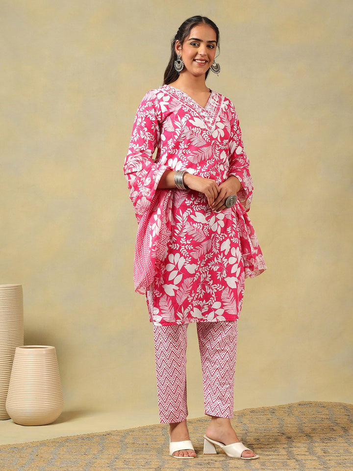 Mamicha Women Floral Printed Regular Mirror Work Pure Cotton Kurta with Trousers & With Dupatta
