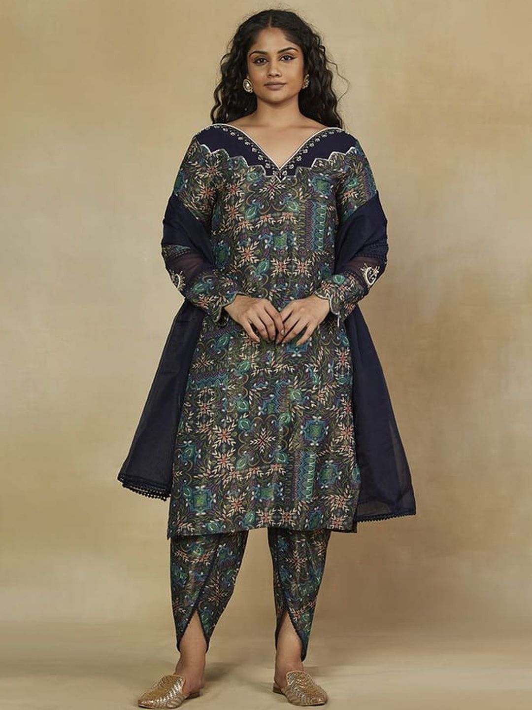 Mamicha Women Ethnic Motifs Printed Regular Thread Work Kurta with Dhoti Pants & With Dupatta