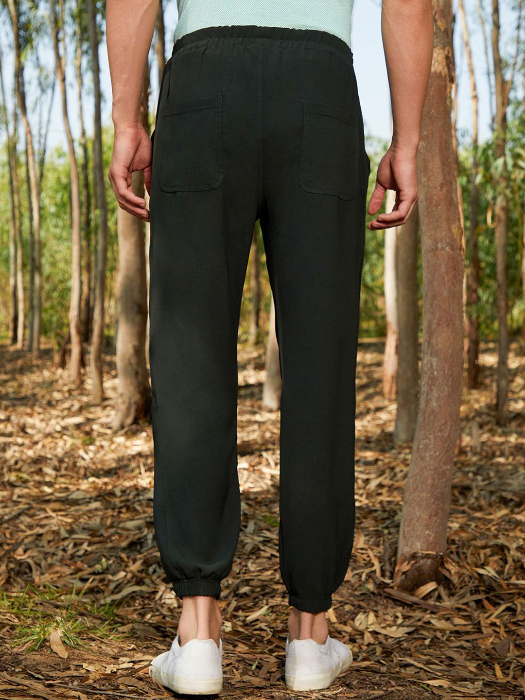 Campus Sutra Men Comfort Relaxed Fit Mid-Rise Regular Trousers