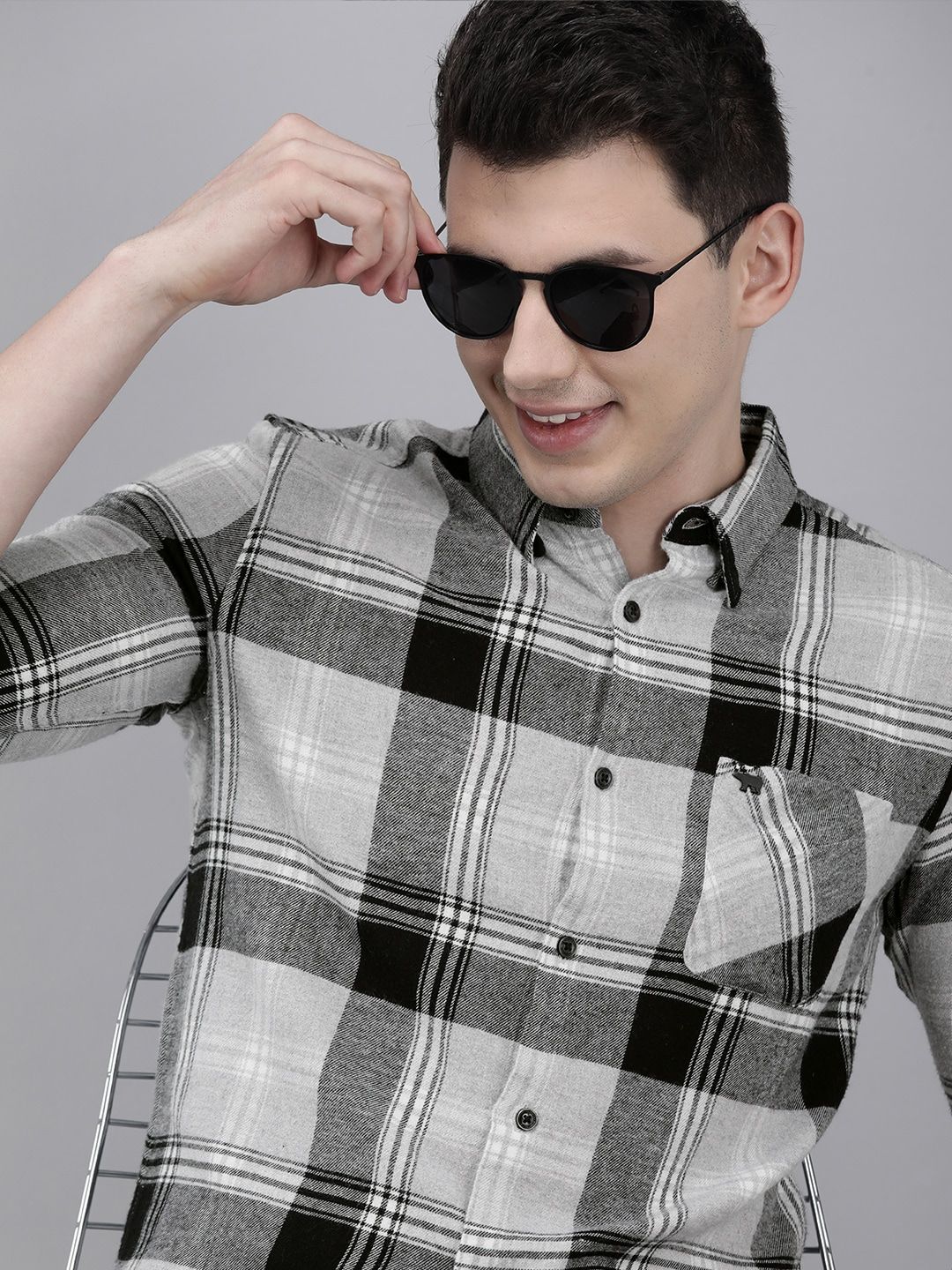 THE BEAR HOUSE Men Grey & Black Pure Cotton Classic Slim Fit Checked Casual Flannel Shirt
