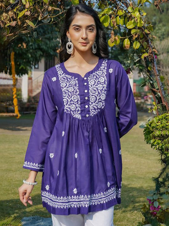 HOUSE OF KARI Floral Embroidered Sweetheart Neck Chikankari Pure Cotton Short Kurta
