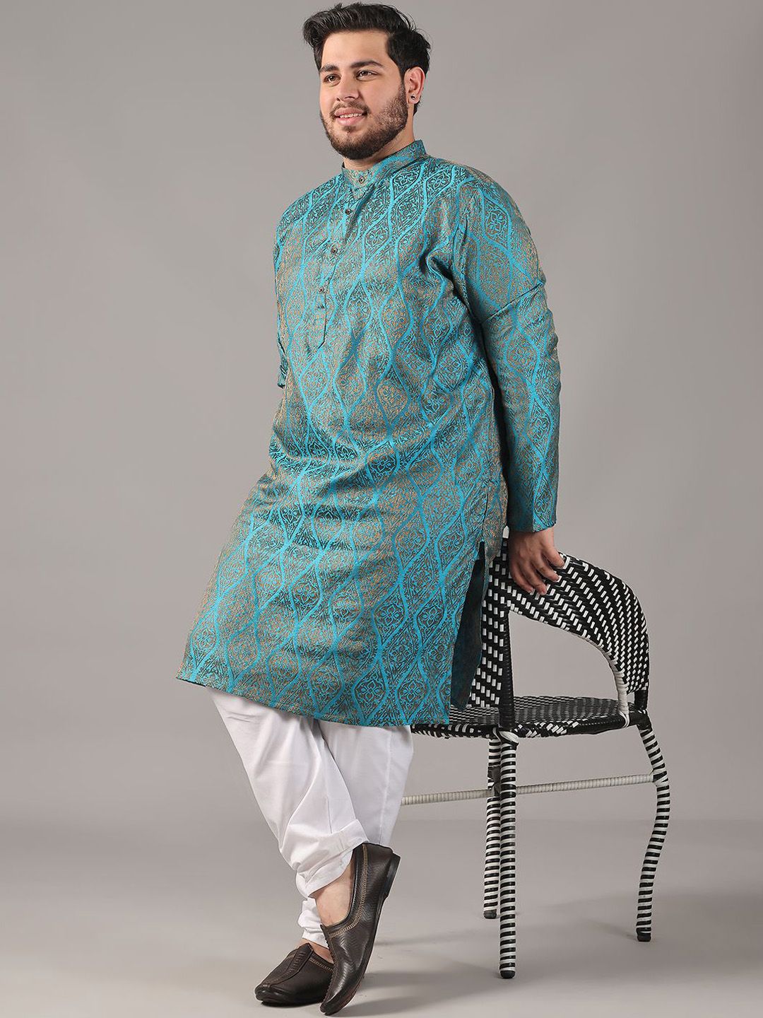 SOJANYA PLUS Size Ethnic Motifs Woven Design Band Collar Jacquard Silk Straight Kurta