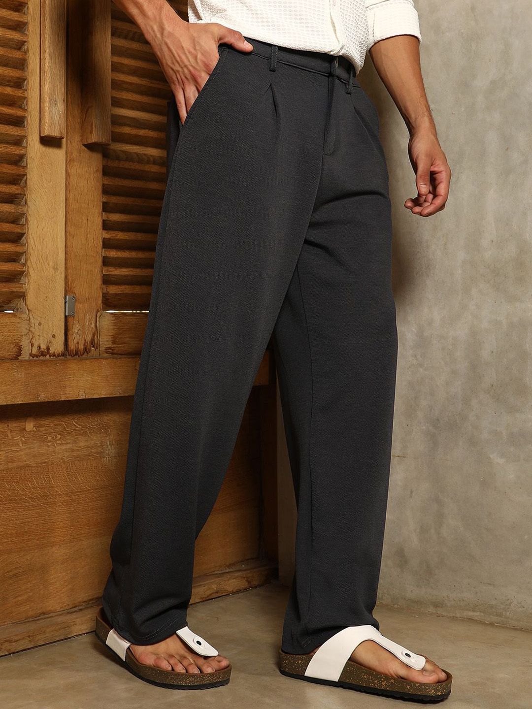 Campus Sutra Men Comfort Pleated Trousers
