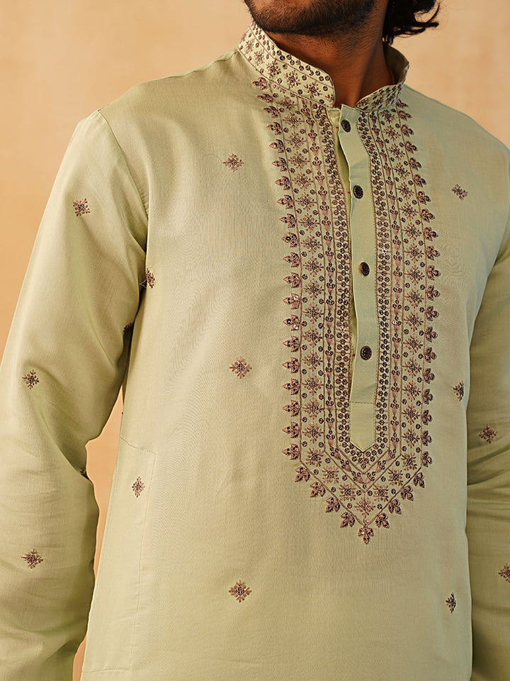 Jompers Floral bersulam Mandarin Collar Kurta dengan seluar