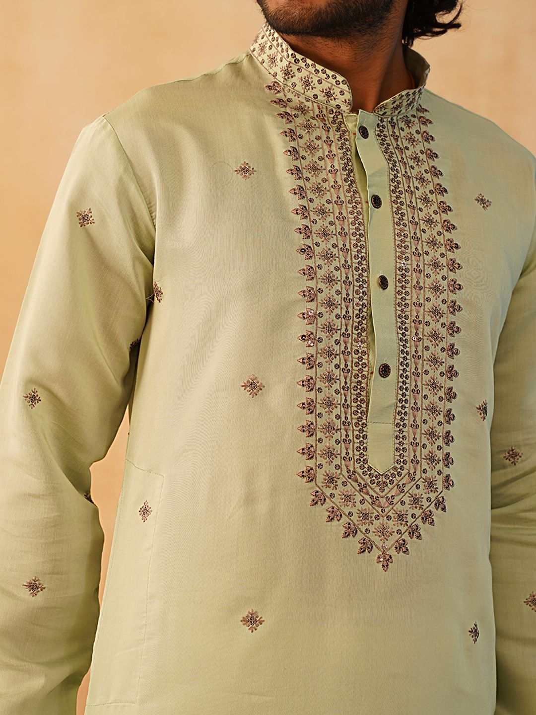 Jompers Floral bersulam Mandarin Collar Kurta dengan seluar